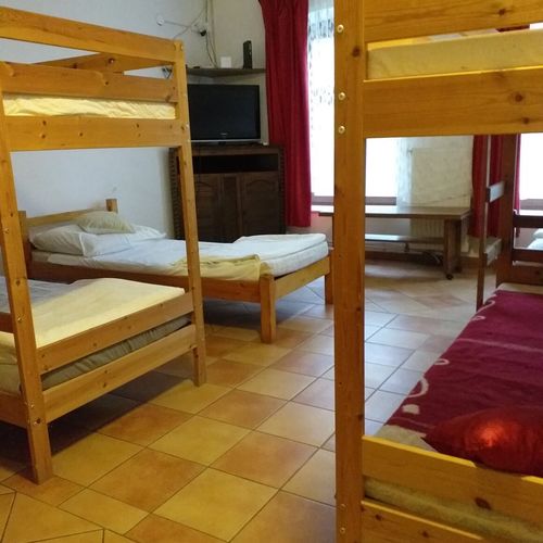 Camera la parter cu aer condiționat pentru 8 pers.