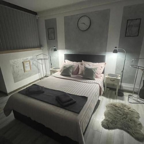 Apartament silver la etaj cu 1 camera pentru 2 pers. (se poate solicita pat suplimentar)