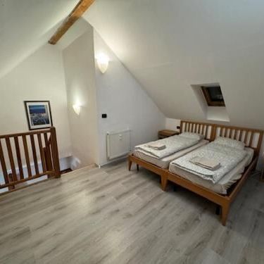 Apartman se sprchou s privátní koupelnou mimo apartmán pro 4 os.