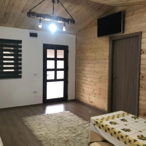 Cabană pentru 6 pers. (se inchirieaza doar integral)