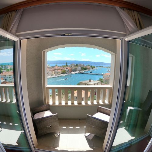 Camera dubla cu balcon cu vedere spre mare