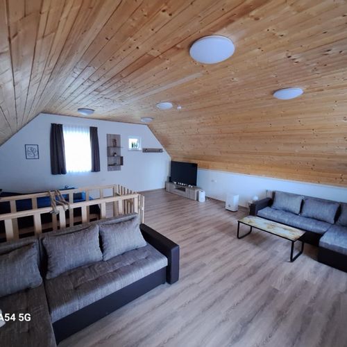 Casă de vacanță familial(ă) cu vedere spre pădure pentru 8 pers. (se inchirieaza doar integral)