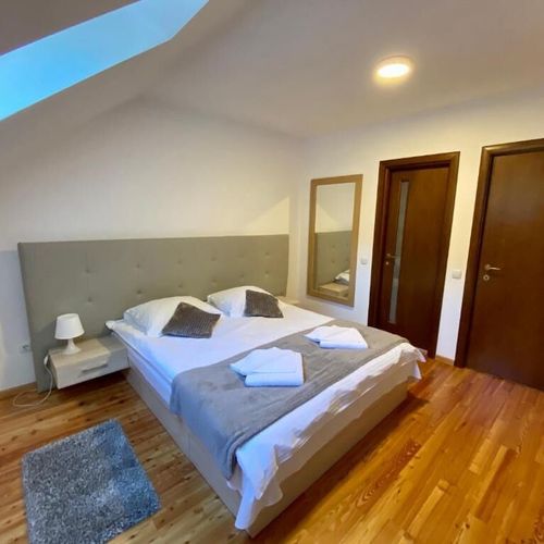 Apartament pentru 4 pers. (se inchirieaza doar integral)
