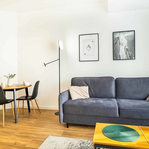 Apartament confort la etaj cu 1 camera pentru 2 pers.