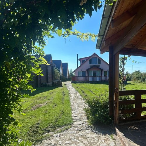 Casa rustică cu vedere spre râu cu vedere spre munte pentru 6 pers. (se inchirieaza doar integral)