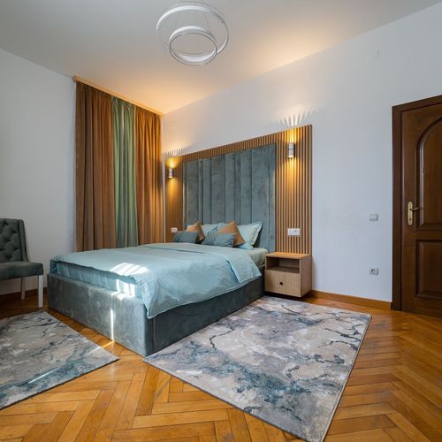 Apartament superior cu vedere spre oraș pentru 4 pers. (se inchirieaza doar integral)