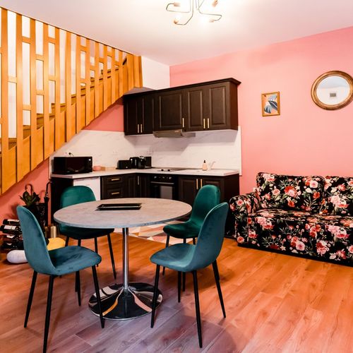 Apartament la mansardă la parter cu 1 camera pentru 2 pers.