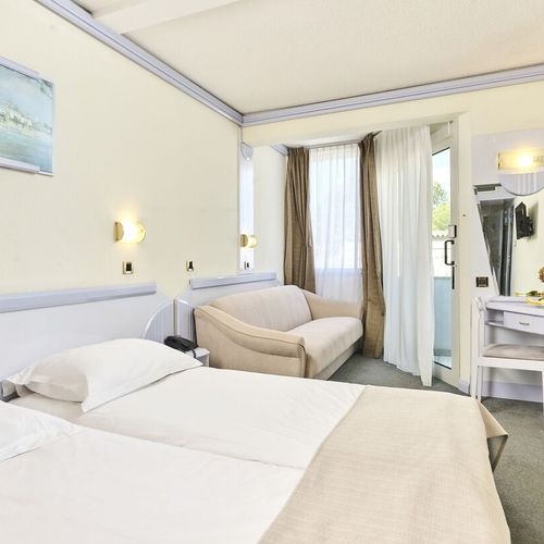 Camera twin classic cu balcon