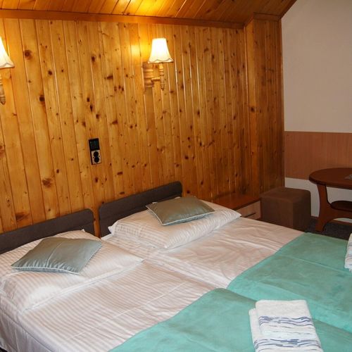 Apartament 4-osobowy na piętrze Classic z 2 pomieszczeniami sypialnianymi (możliwa dostawka)