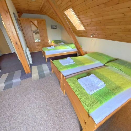 Apartament cu duș cu chicinetă proprie cu 1 camera pentru 5 pers.