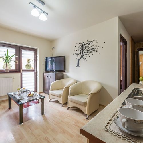 Apartament 6-osobowy na parterze Przyjazny podróżom rodzinnym z 3 pomieszczeniami sypialnianymi (możliwa dostawka)