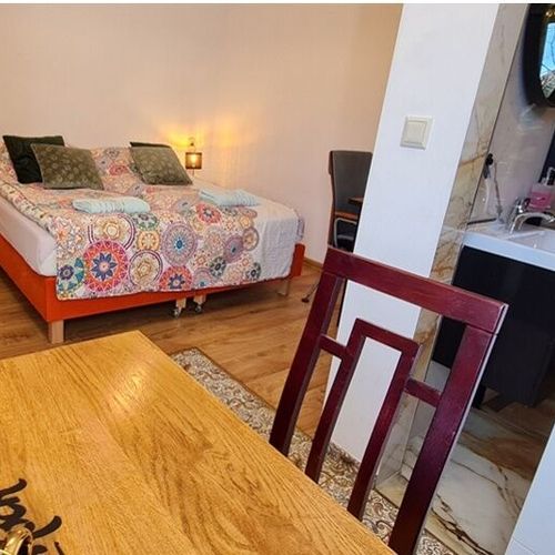 Camera twin cu grădină cu chicinetă proprie