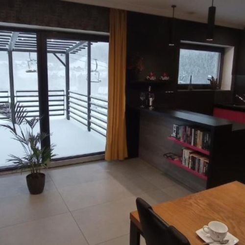 Apartman s balkónem pro 6 os. se 4 ložnicemi s výhledem na sjezdovku