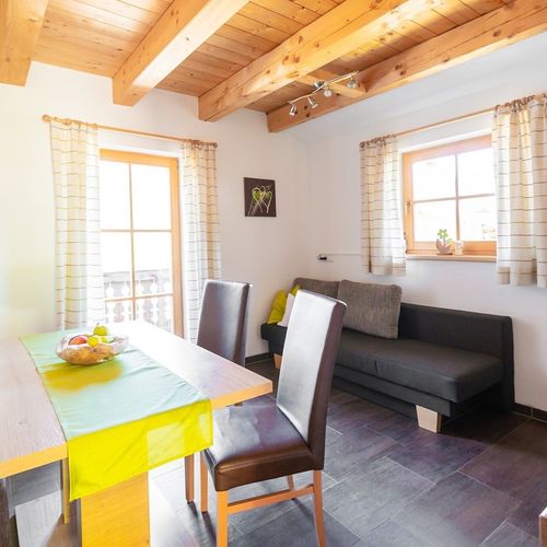 Apartament 5-osobowy na piętrze z widokiem na góry z 3 pomieszczeniami sypialnianymi (możliwa dostawka)