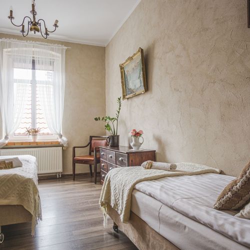 Pokój 3-osobowy na piętrze z widokiem na góry (możliwa dostawka)