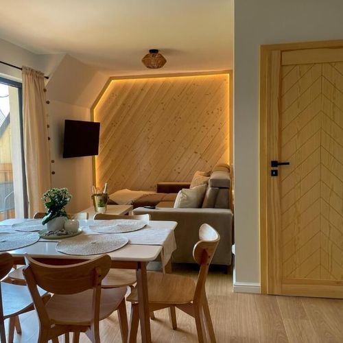 Apartament 6-osobowy z balkonem z widokiem na góry z 3 pomieszczeniami sypialnianymi