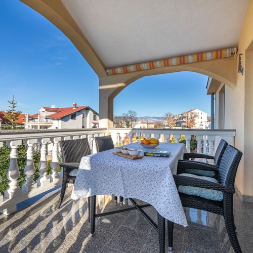 Apartament confort cu balcon cu 2 camere pentru 4 pers.