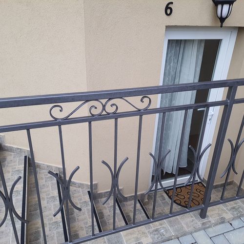Apartament 4-osobowy w suterenie z klimatyzacją z 2 pomieszczeniami sypialnianymi