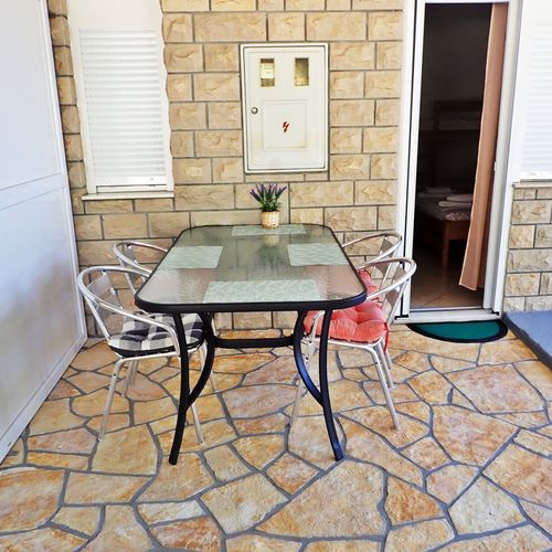 Apartament la parter a cu 1 camera pentru 4 pers.