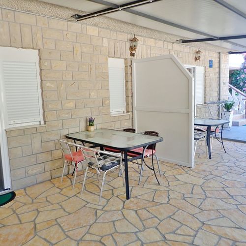 Apartament la parter b cu 1 camera pentru 3 pers.
