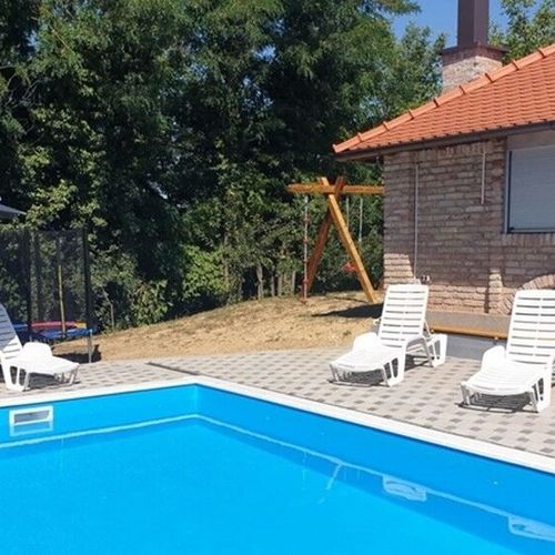 Apartman s klimatizací s terasou pro 8 os. se 3 ložnicemi K-21735