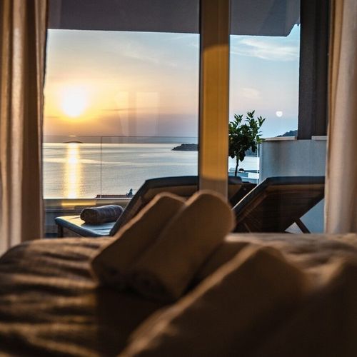 Apartman s klimatizací pro 6 os. se 3 ložnicemi s výhledem na moře K-23572