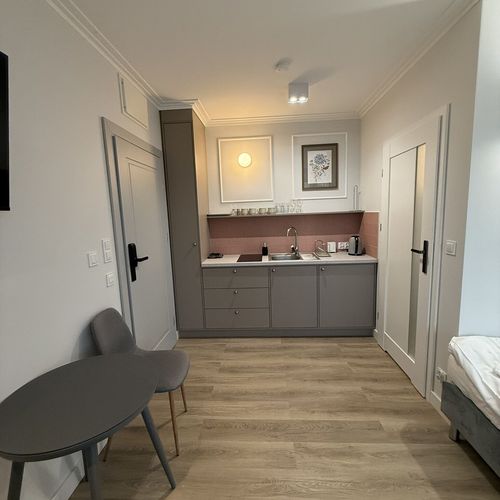 Apartman s vlastní kuchyňkou pro 2 os. s 1 ložnicí na poschodí