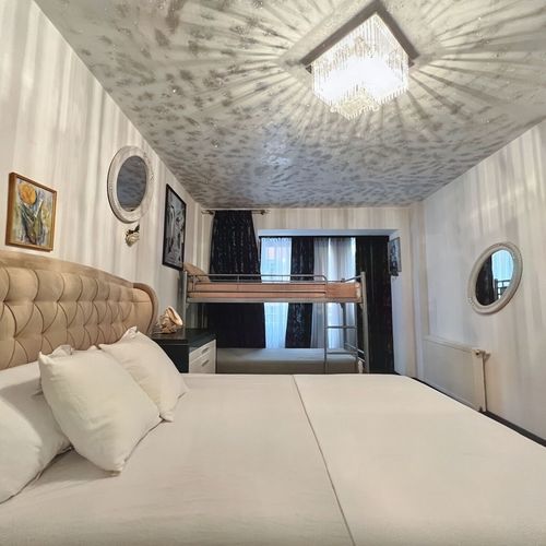 Apartman pro 6 os. se 2 ložnicemi s výhledem na jezero s částečným výhledem na jezero