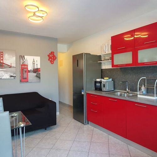 Apartament la parter cu vedere spre grădină cu 1 camera pentru 2 pers. (se poate solicita pat suplimentar)