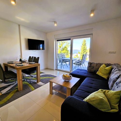 Apartman s balkónem s klimatizací pro 4 os. se 2 ložnicemi