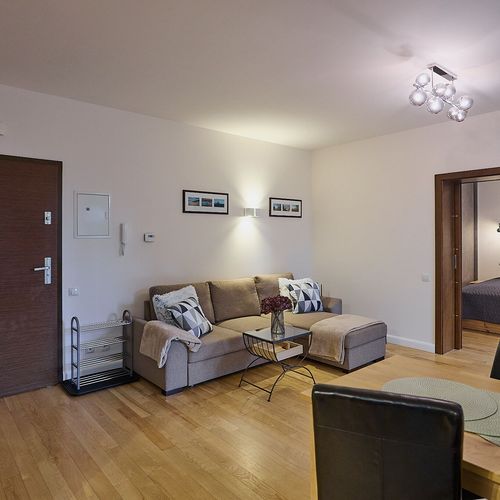 Apartament 4-osobowy na parterze z tarasem z 2 pomieszczeniami sypialnianymi