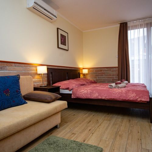 Apartament family cu balcon cu 1 camera pentru 2 pers. (se poate solicita pat suplimentar)