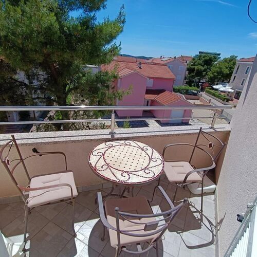 Apartament cu balcon cu aer condiționat cu 2 camere pentru 4 pers.