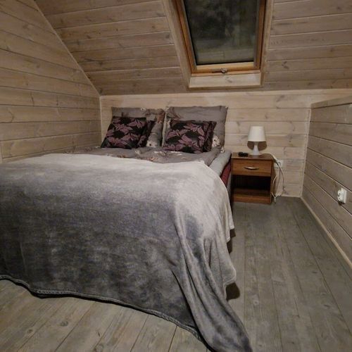 Apartament mansardă studio cu 2 camere pentru 4 pers.