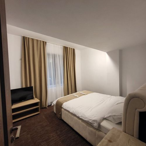 Apartament la parter cu balcon cu 2 camere pentru 4 pers.