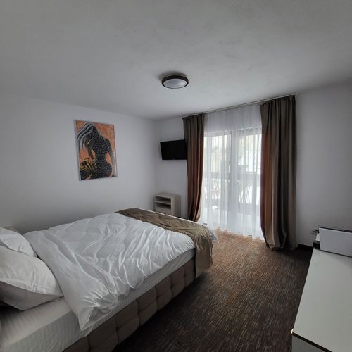 Camera dubla la etaj cu balcon