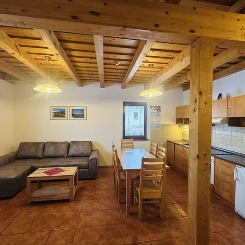 Apartament familial(ă) a pentru 7 pers. (se inchirieaza doar integral) (se poate solicita pat suplimentar)