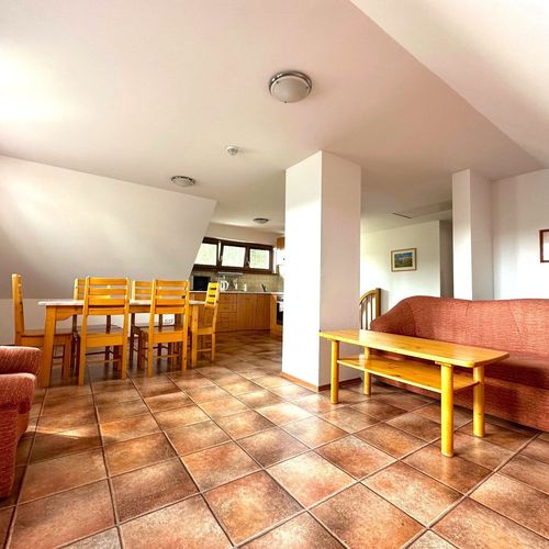 Apartament la etaj b pentru 6 pers. (se inchirieaza doar integral) (se poate solicita pat suplimentar)