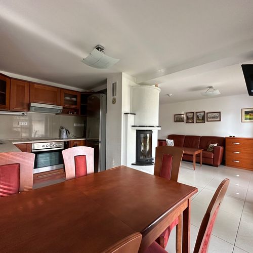 Apartament cu terasă c pentru 5 pers. (se inchirieaza doar integral)
