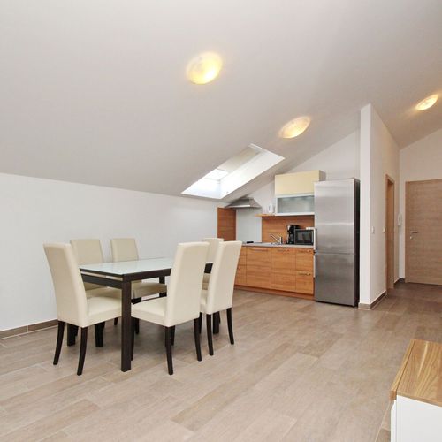 Apartament la etaj cu 3 camere pentru 6 pers.