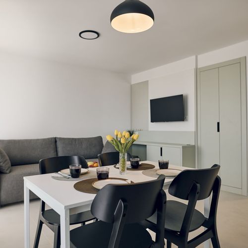 Apartament cu terasă cu vedere parțială spre mare cu 2 camere pentru 4 pers.