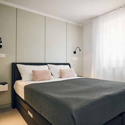 Apartament cu balcon cu vedere parțială spre mare cu 2 camere pentru 4 pers.