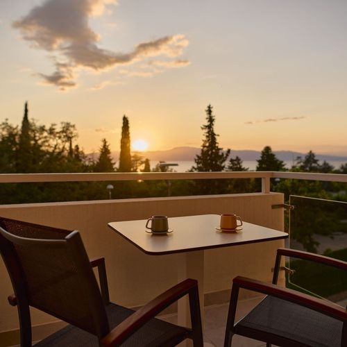 Apartament cu balcon cu vedere spre mare cu 2 camere pentru 4 pers.