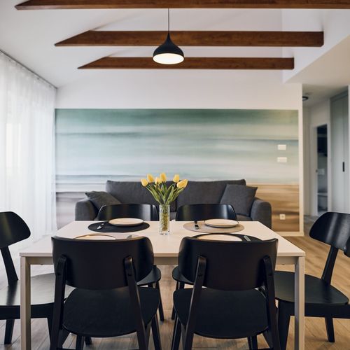 Apartament cu balcon cu vedere parțială spre mare cu 3 camere pentru 6 pers.