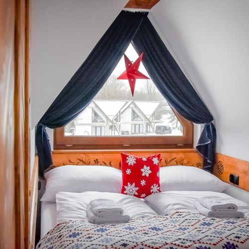 Apartament 4-osobowy na poddaszu na poddaszu z 1 pomieszczeniem sypialnianym (możliwa dostawka)