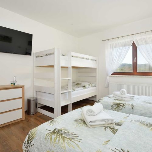 Apartament cu duș cu aer condiționat pentru 4 pers.