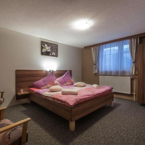 Apartament cu balcon cu vedere spre munte cu 2 camere pentru 5 pers.