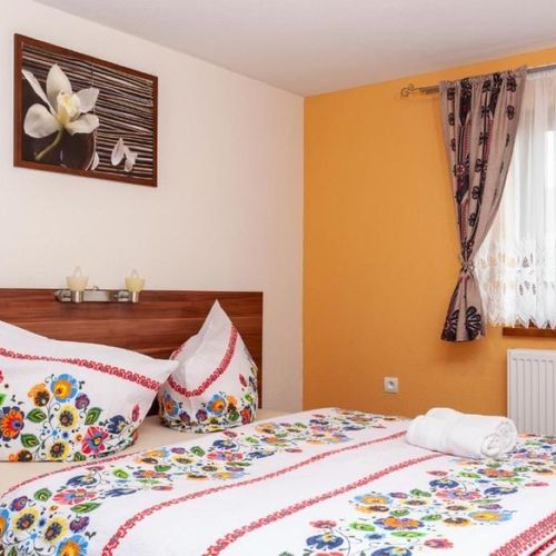 Apartament family cu vedere spre grădină cu 2 camere pentru 4 pers.