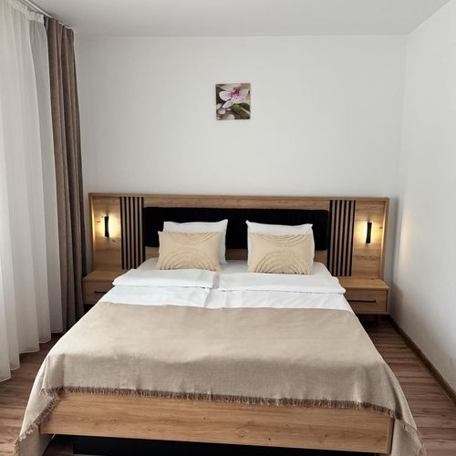 Camera dubla la etaj cu vedere spre grădină