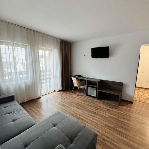 Apartament superior cu vedere spre lac cu 2 camere pentru 4 pers.